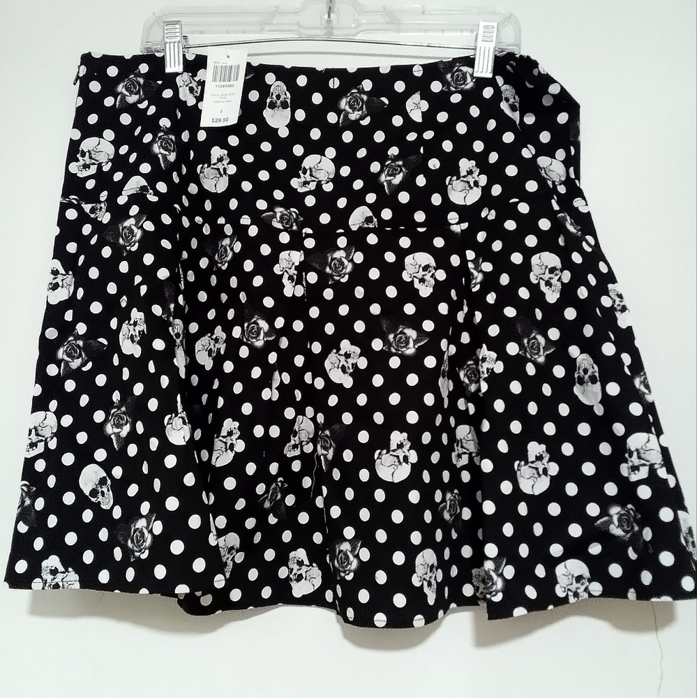 NWT Black & White Polka Dot Skull & Rose Skirt Plus Size 2